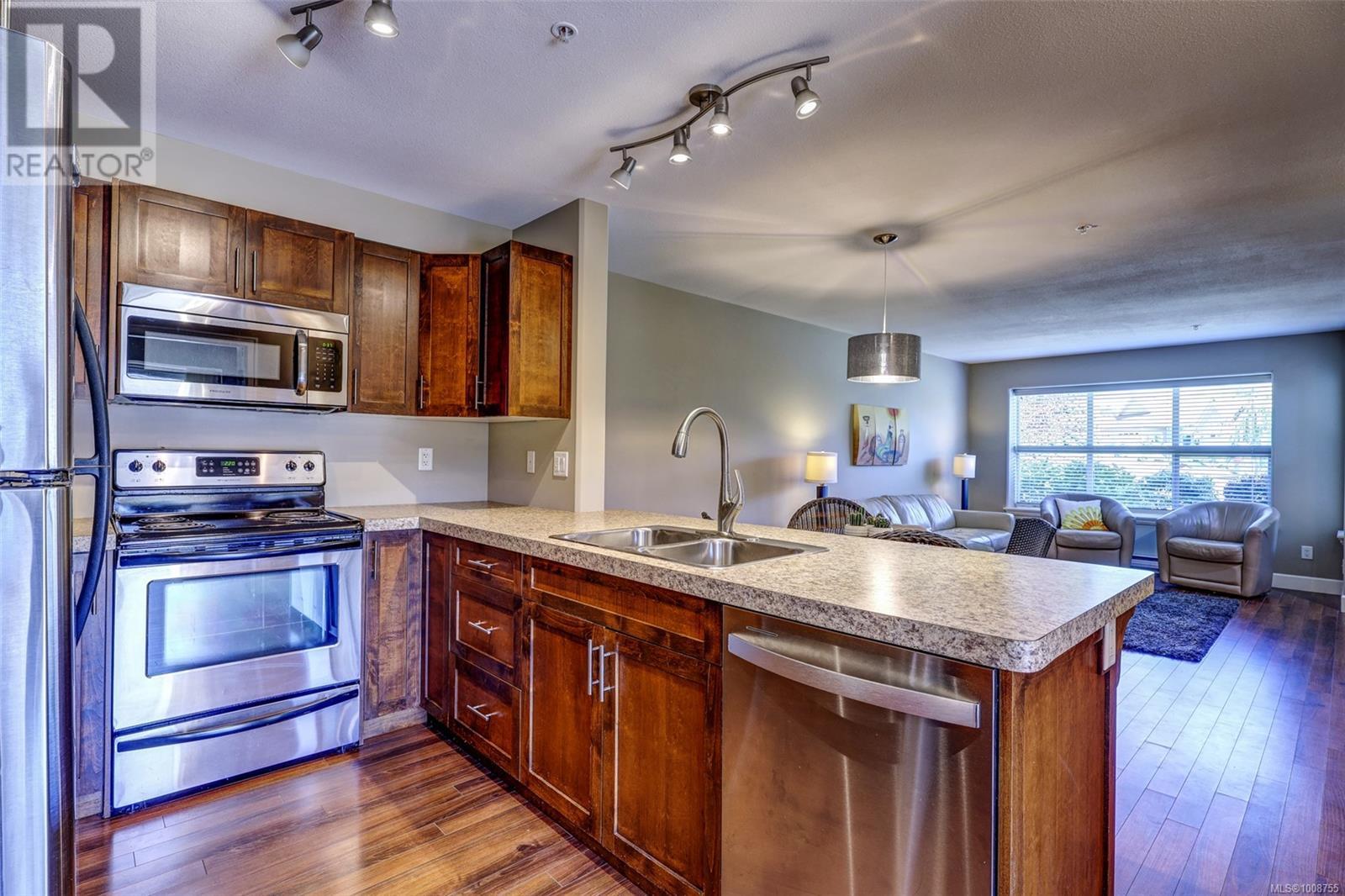 Photo 4 of 101 5945 Kaden Pl, Nanaimo BC