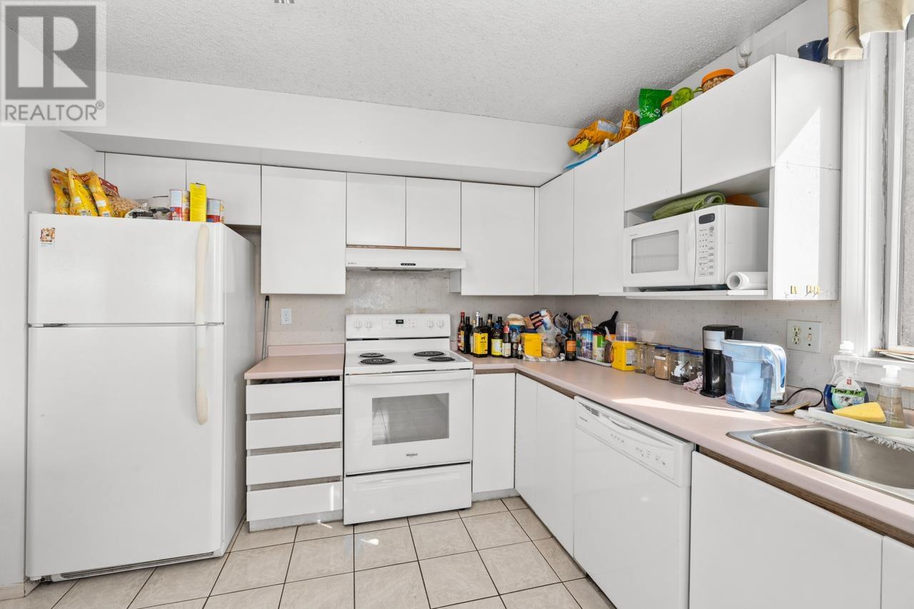 Photo 12 of 904 7321 Halifax Street, Burnaby BC