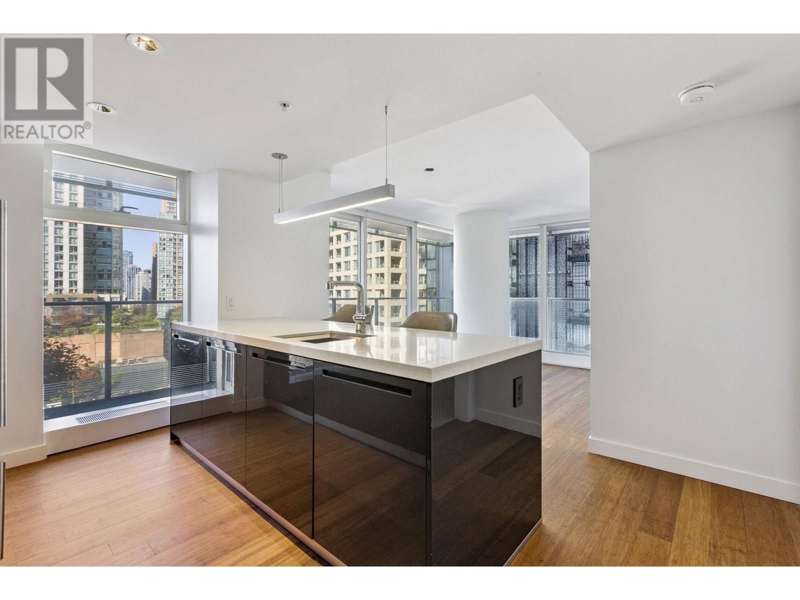 Photo 4 of 801 777 Richards Street, Vancouver BC