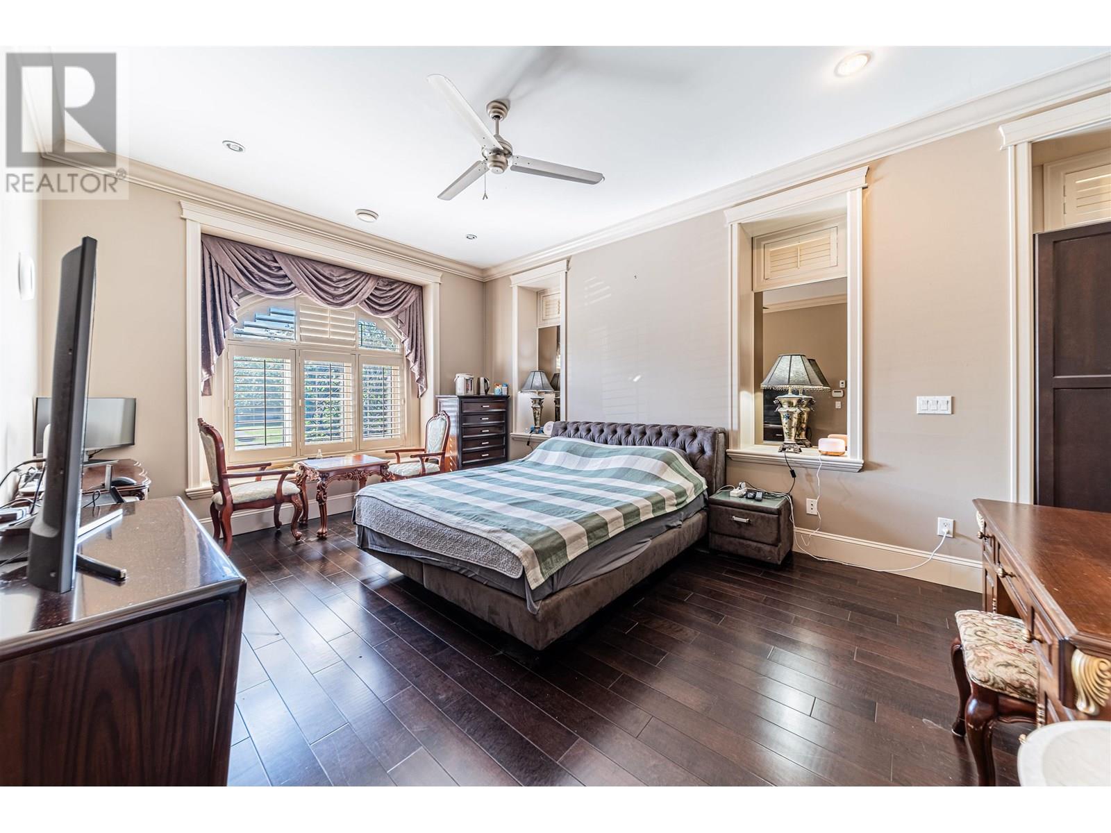 Photo 4 of 4628 Westlawn Drive, Burnaby BC