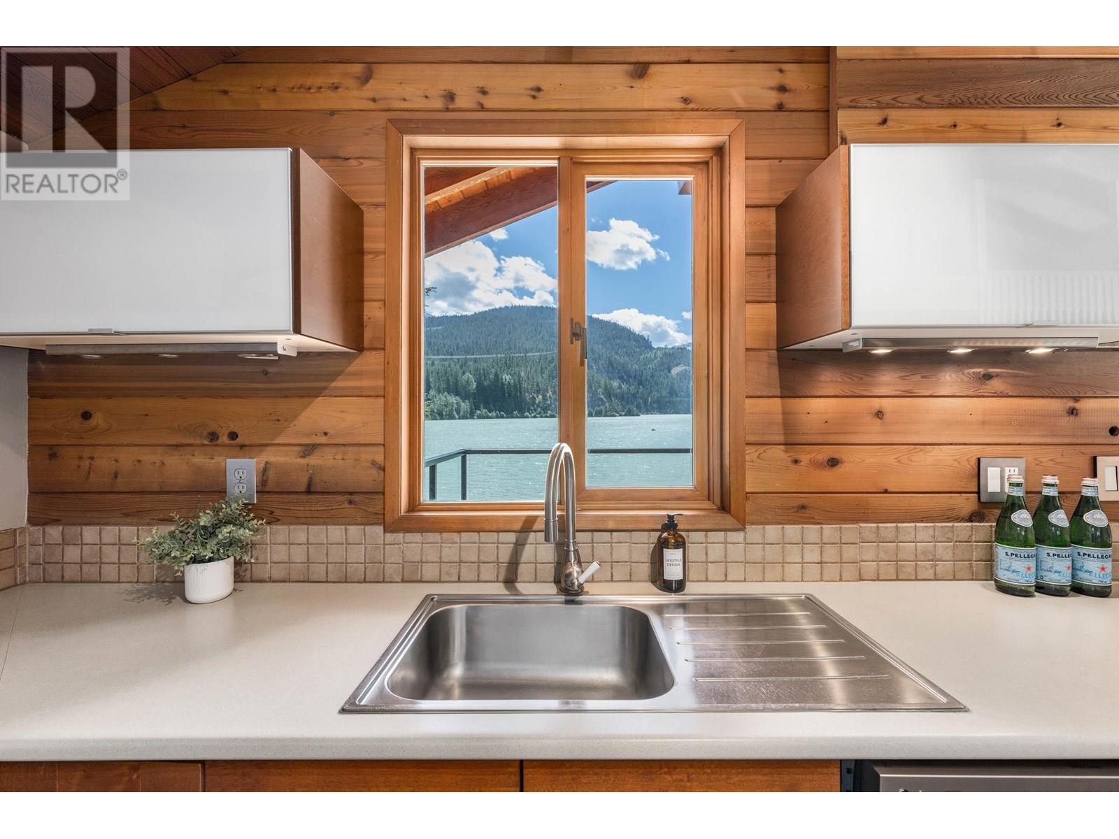 9249 LAKESHORE DRIVE, Whistler