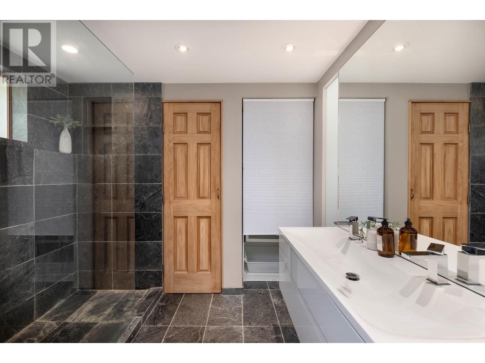 9249 LAKESHORE DRIVE, Whistler