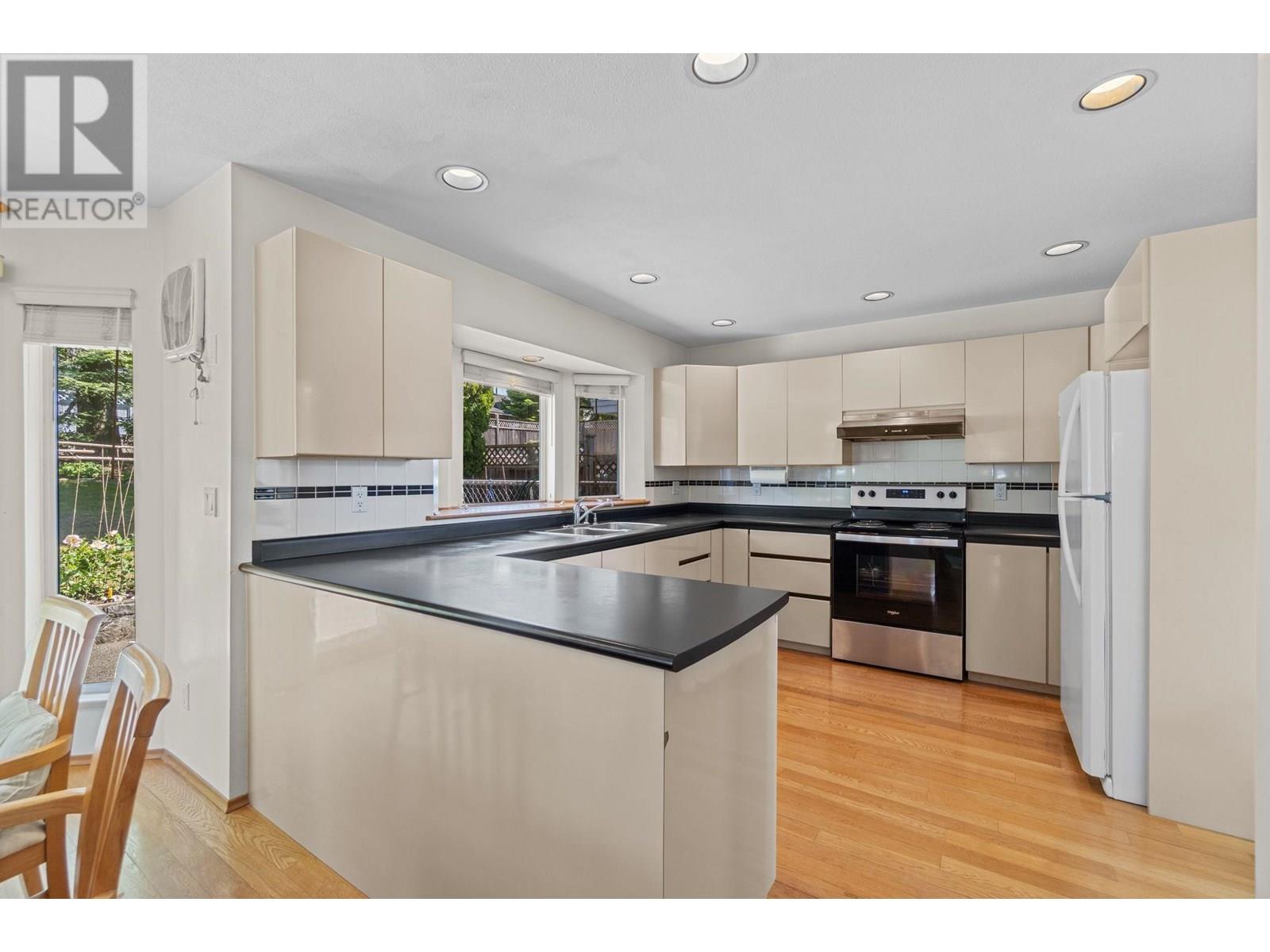 Photo 31 of 5275 Mckee Street, Burnaby BC