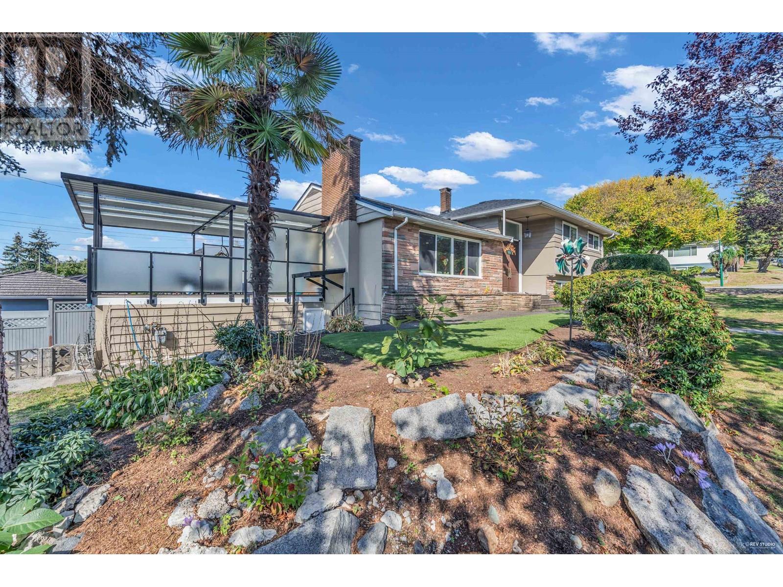 Photo 3 of 8025 Borden Street, Vancouver BC