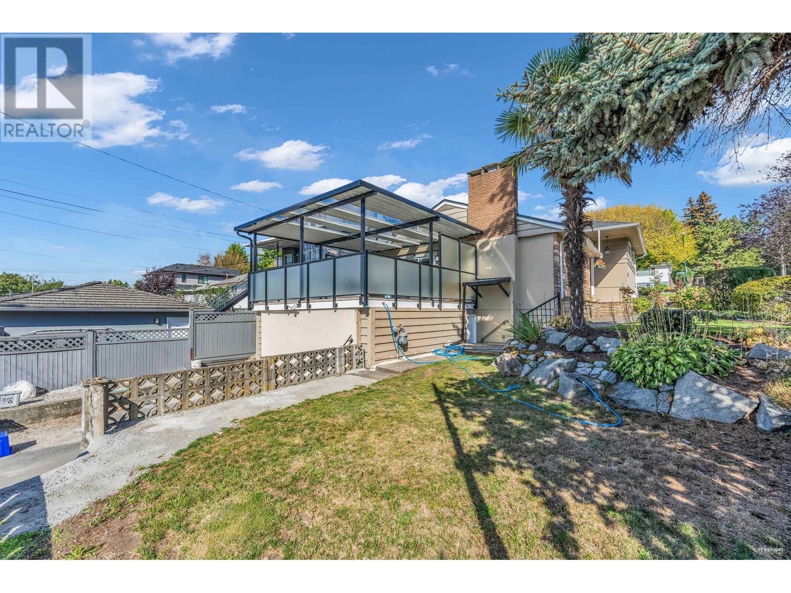 Photo 4 of 8025 Borden Street, Vancouver BC