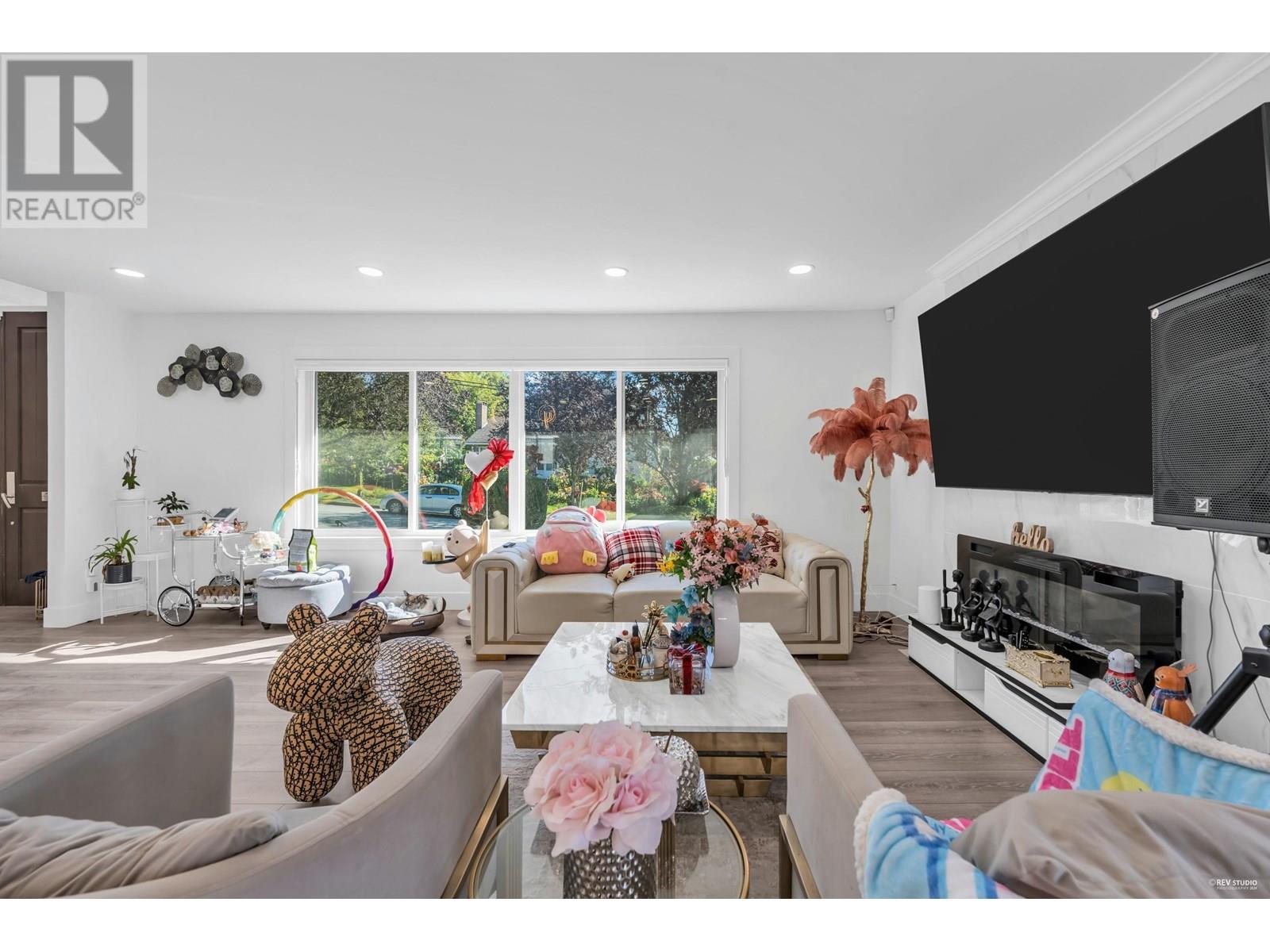 Photo 9 of 8025 Borden Street, Vancouver BC