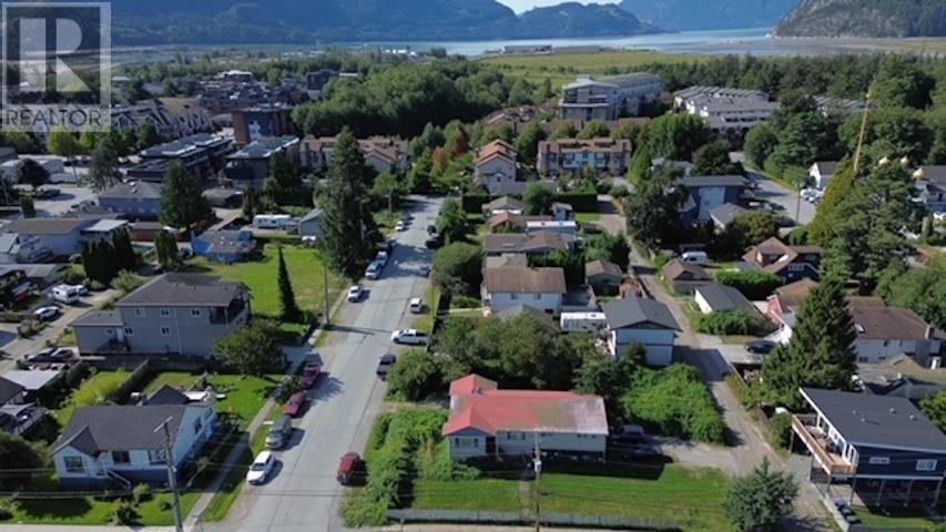 Photo 9 of 1246 Victoria Street, Squamish BC