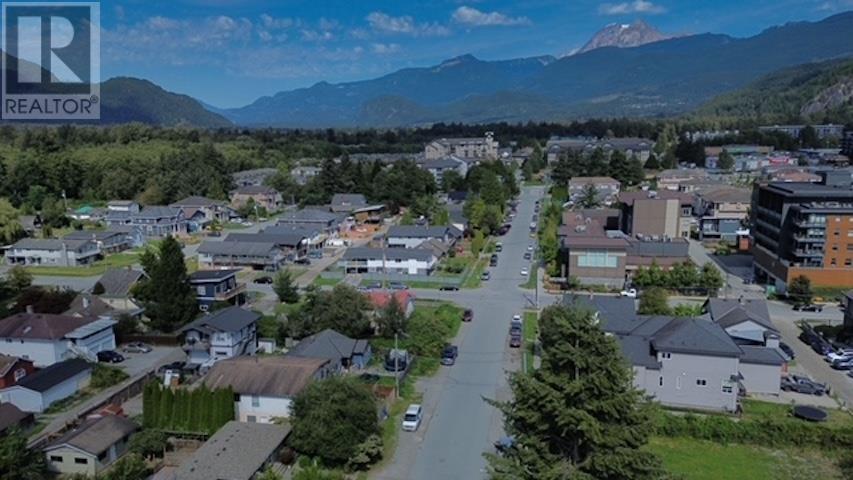 Photo 7 of 1246 Victoria Street, Squamish BC