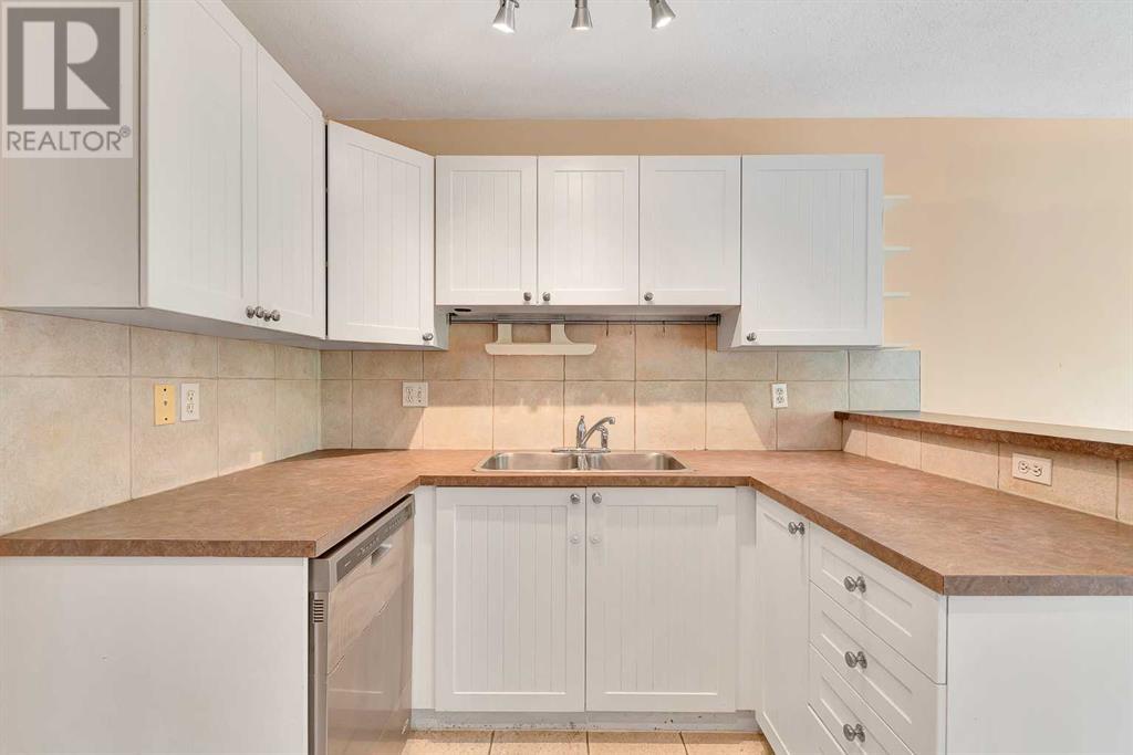 Single Family House for Sale in  Simcoe Place SW Signal Hill Calgary 