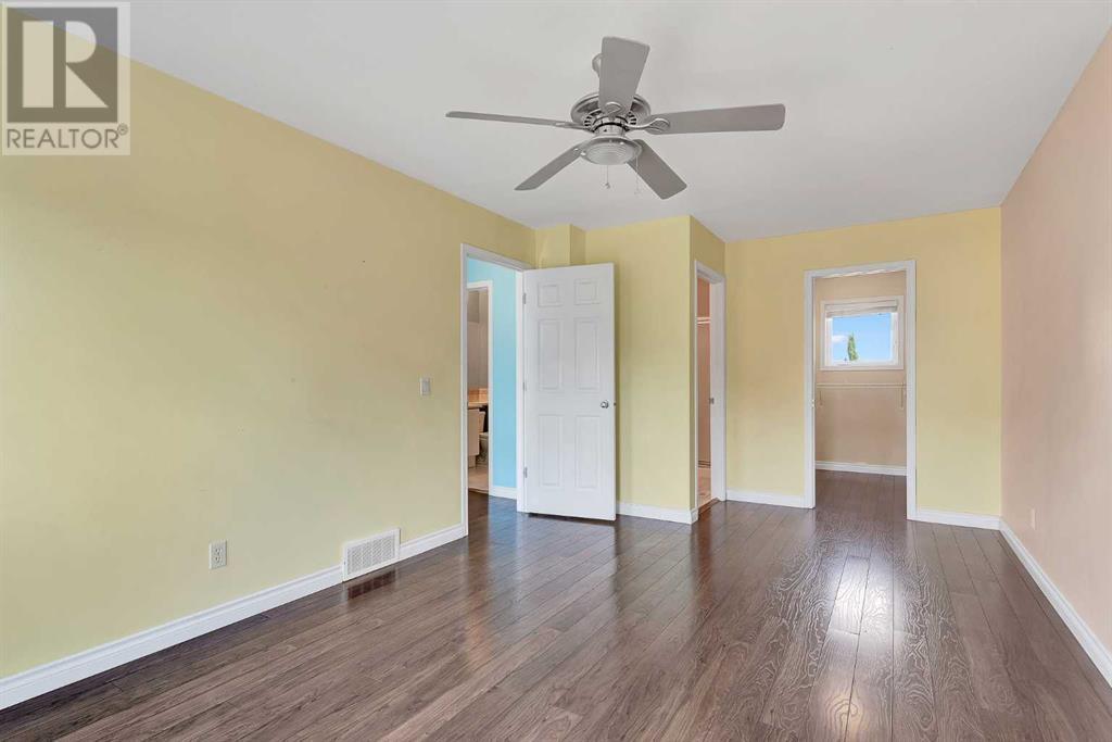 Single Family House for Sale in  Simcoe Place SW Signal Hill Calgary 