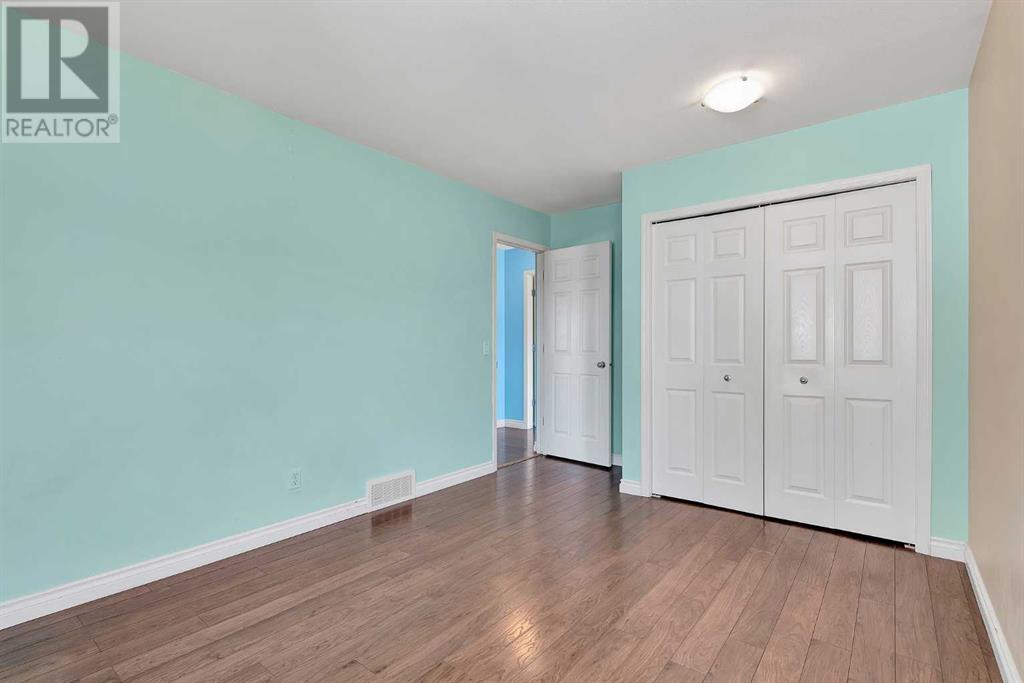 Single Family House for Sale in  Simcoe Place SW Signal Hill Calgary 