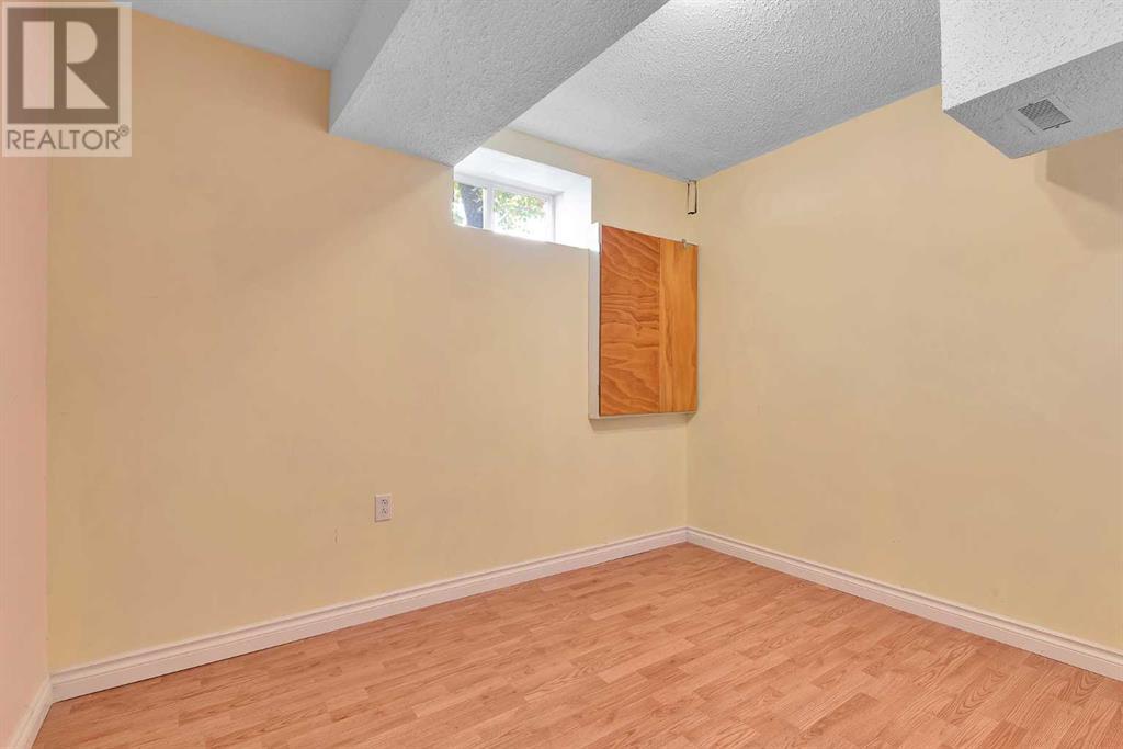 Single Family House for Sale in  Simcoe Place SW Signal Hill Calgary 