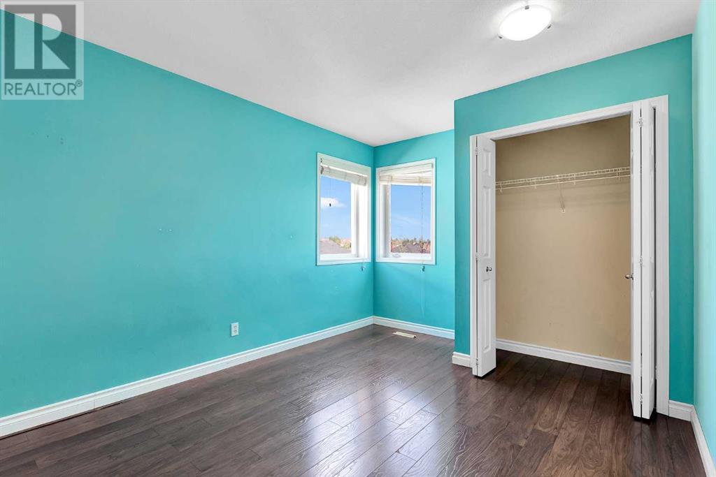 Single Family House for Sale in  Simcoe Place SW Signal Hill Calgary 