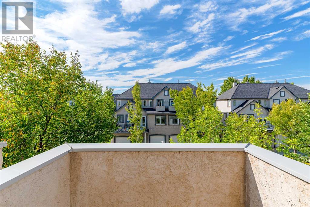 Single Family House for Sale in  Simcoe Place SW Signal Hill Calgary 