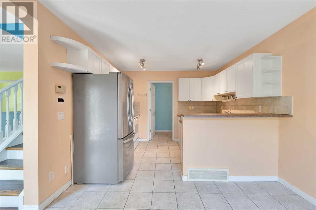 Single Family House for Sale in  Simcoe Place SW Signal Hill Calgary 