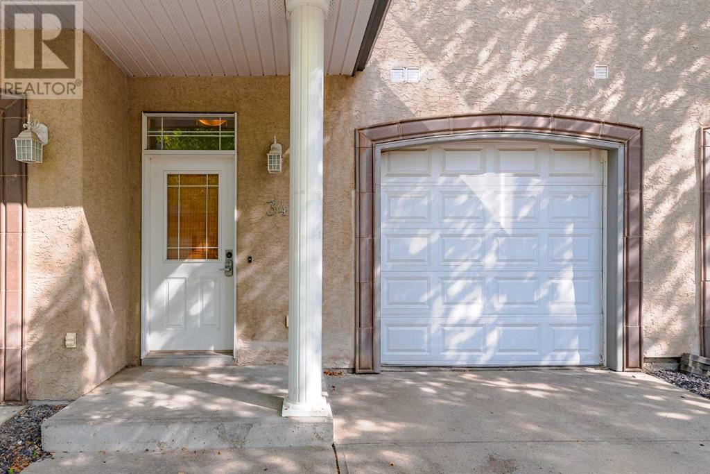 Single Family House for Sale in  Simcoe Place SW Signal Hill Calgary 