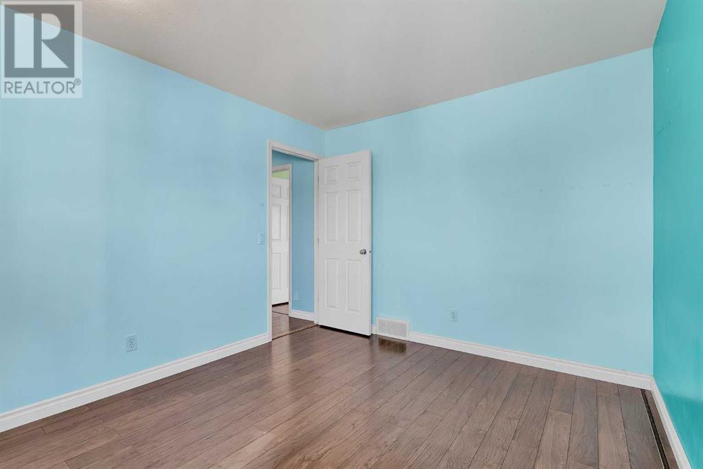 Single Family House for Sale in  Simcoe Place SW Signal Hill Calgary 