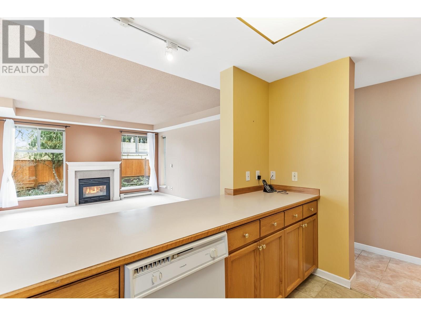 Photo 10 of 205 11609 227 Street, Maple Ridge BC