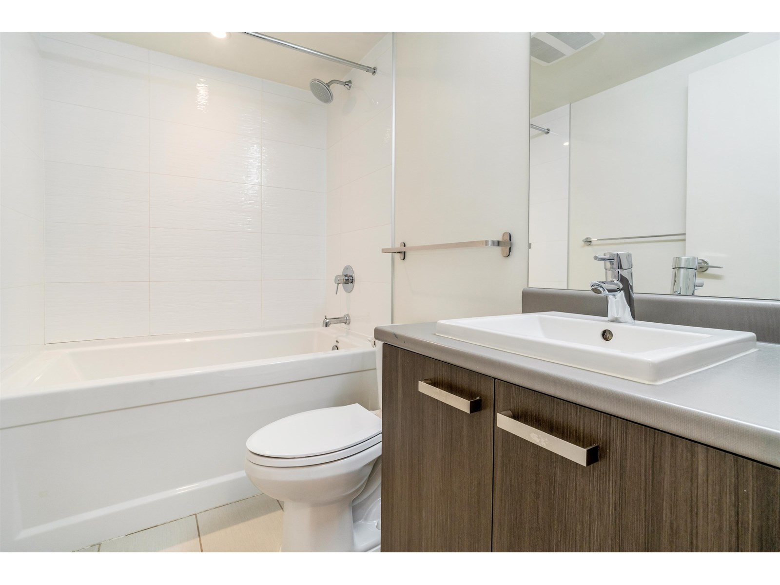 Photo 6 of 3707 13325 102 A Avenue, Surrey BC