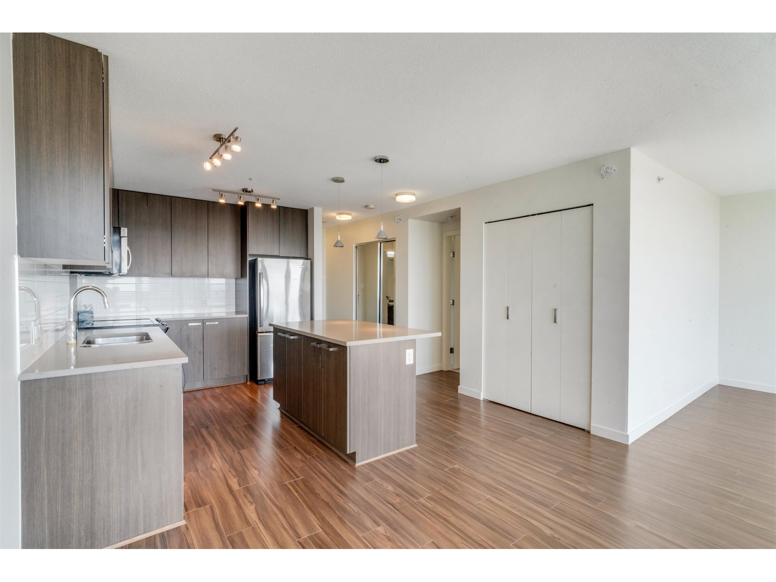Photo 32 of 3707 13325 102 A Avenue, Surrey BC