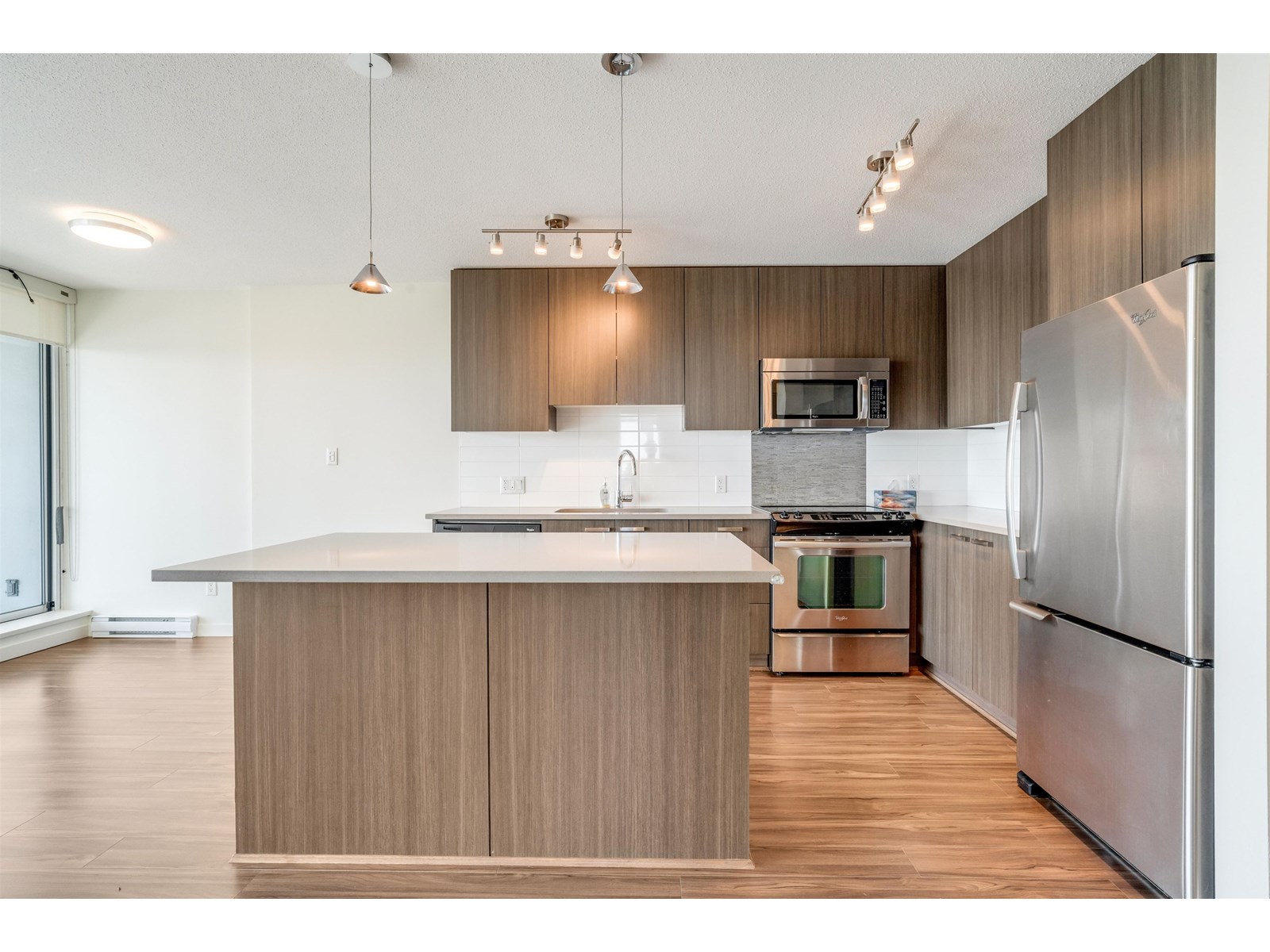 Photo 8 of 3707 13325 102 A Avenue, Surrey BC