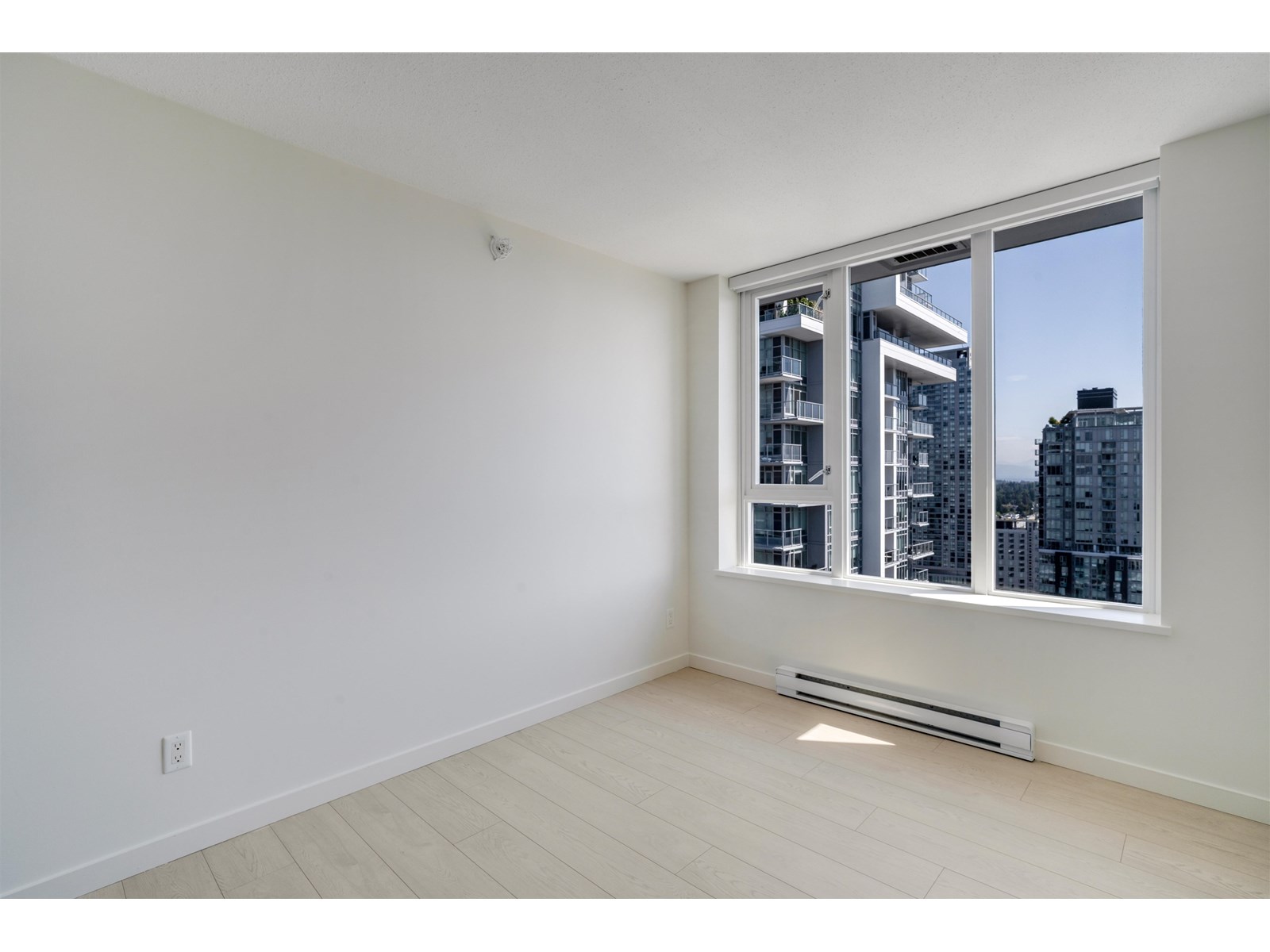 Photo 16 of 3707 13325 102 A Avenue, Surrey BC