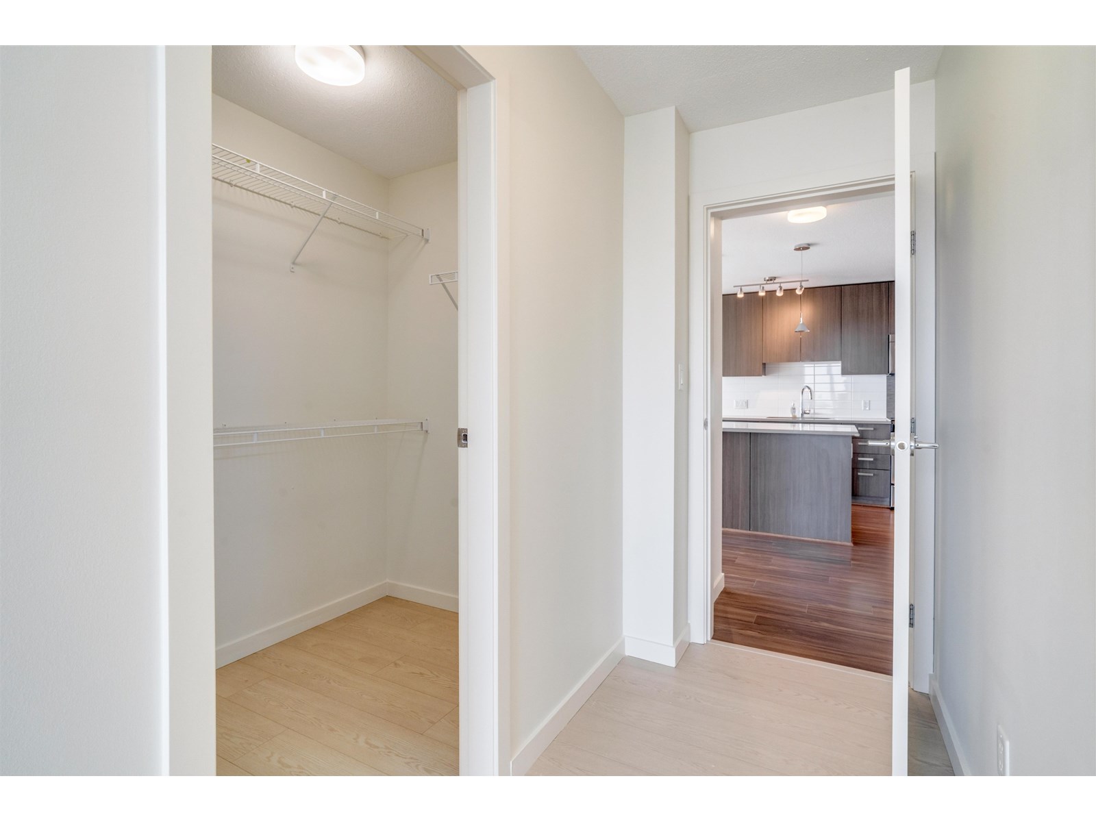 Photo 14 of 3707 13325 102 A Avenue, Surrey BC