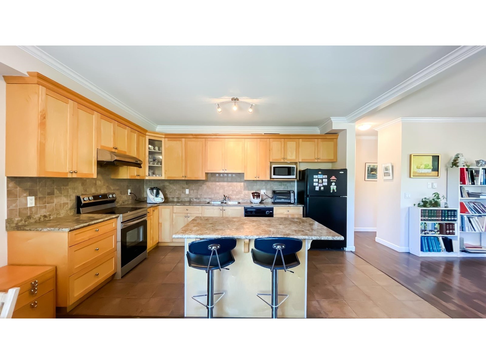 Photo 12 of 1 8633 159 Street, Surrey BC