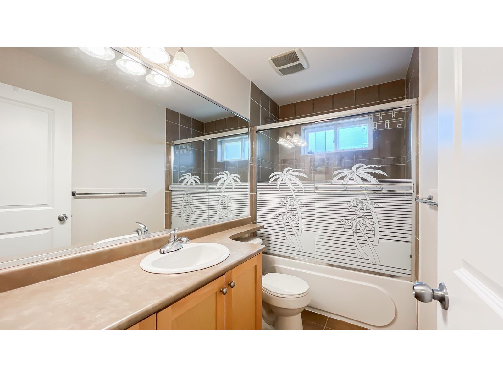 Photo 15 of 1 8633 159 Street, Surrey BC