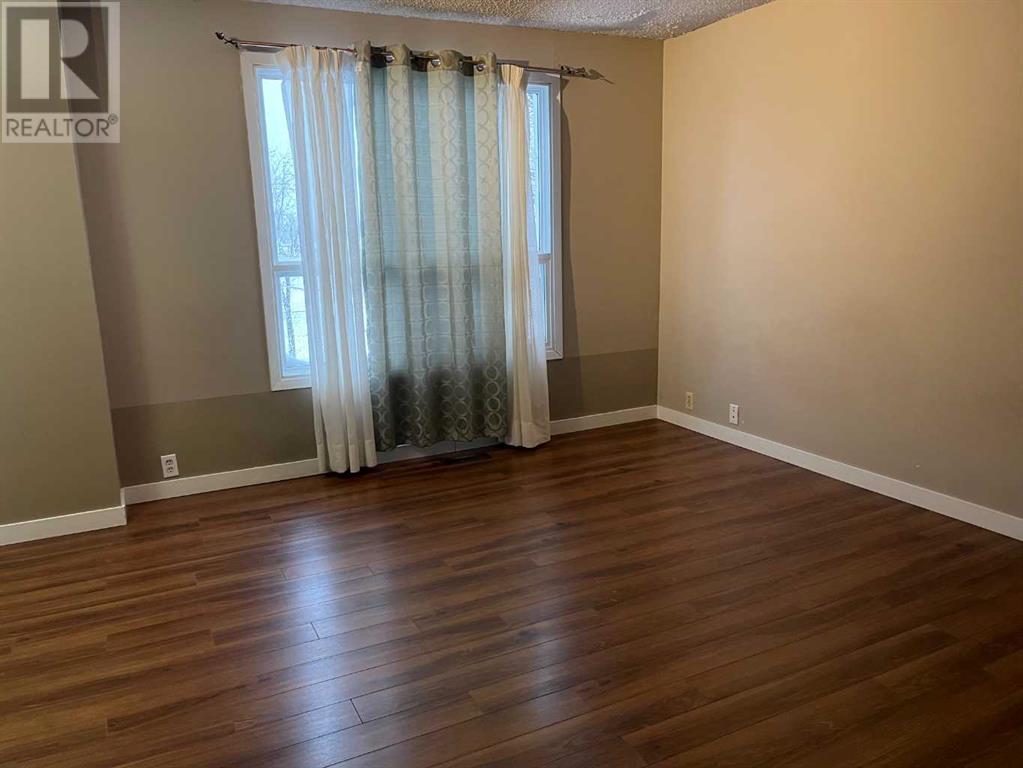 Single Family House for Sale in  Falshire Drive NE Falconridge Calgary 