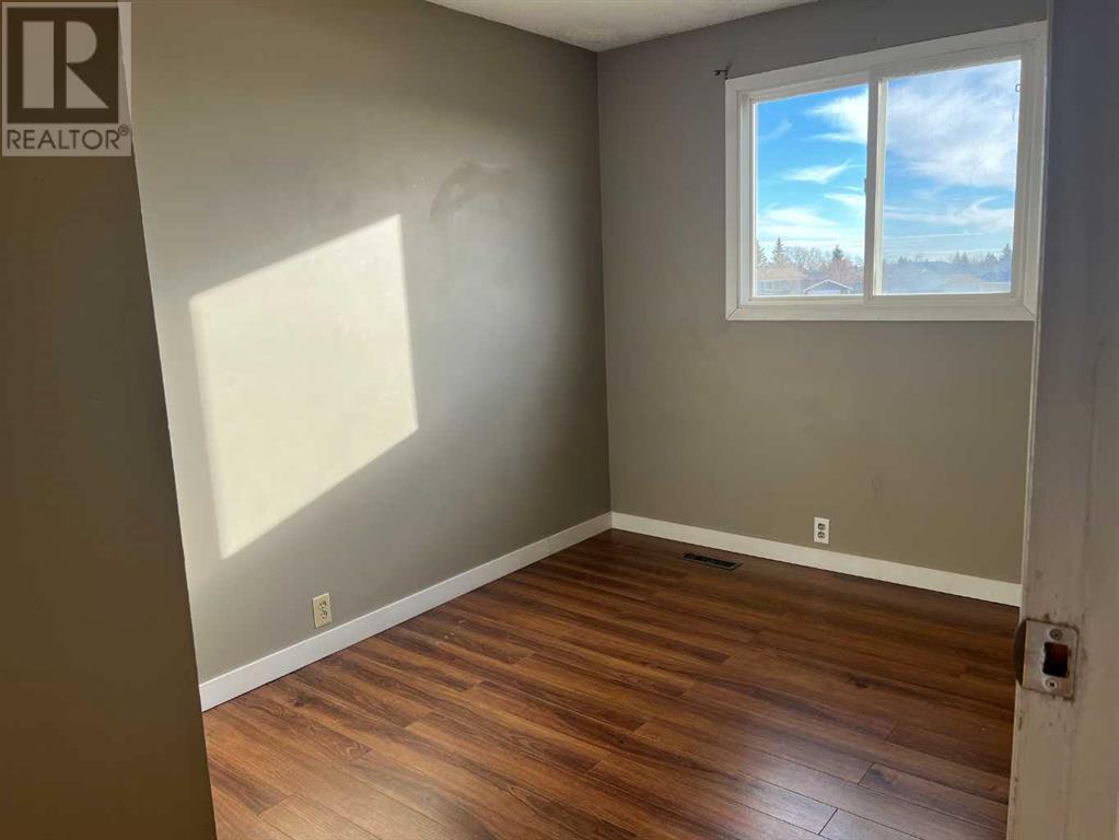 Single Family House for Sale in  Falshire Drive NE Falconridge Calgary 