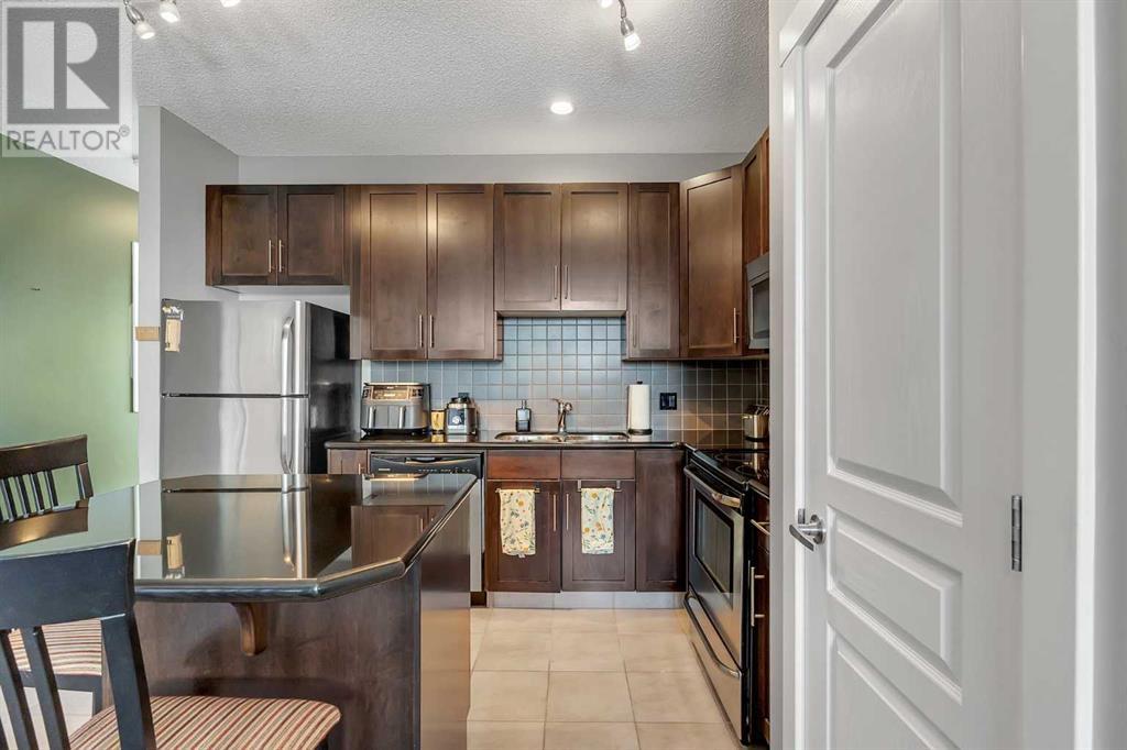13, 28 HERITAGE DRIVE - 25