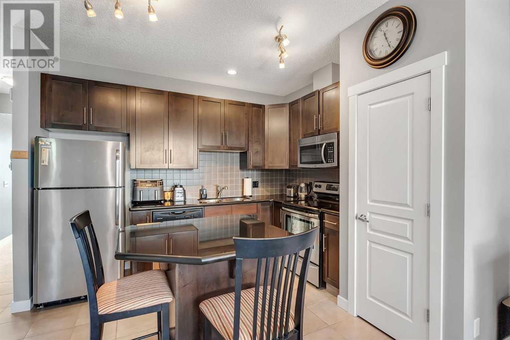 13, 28 HERITAGE DRIVE - 26