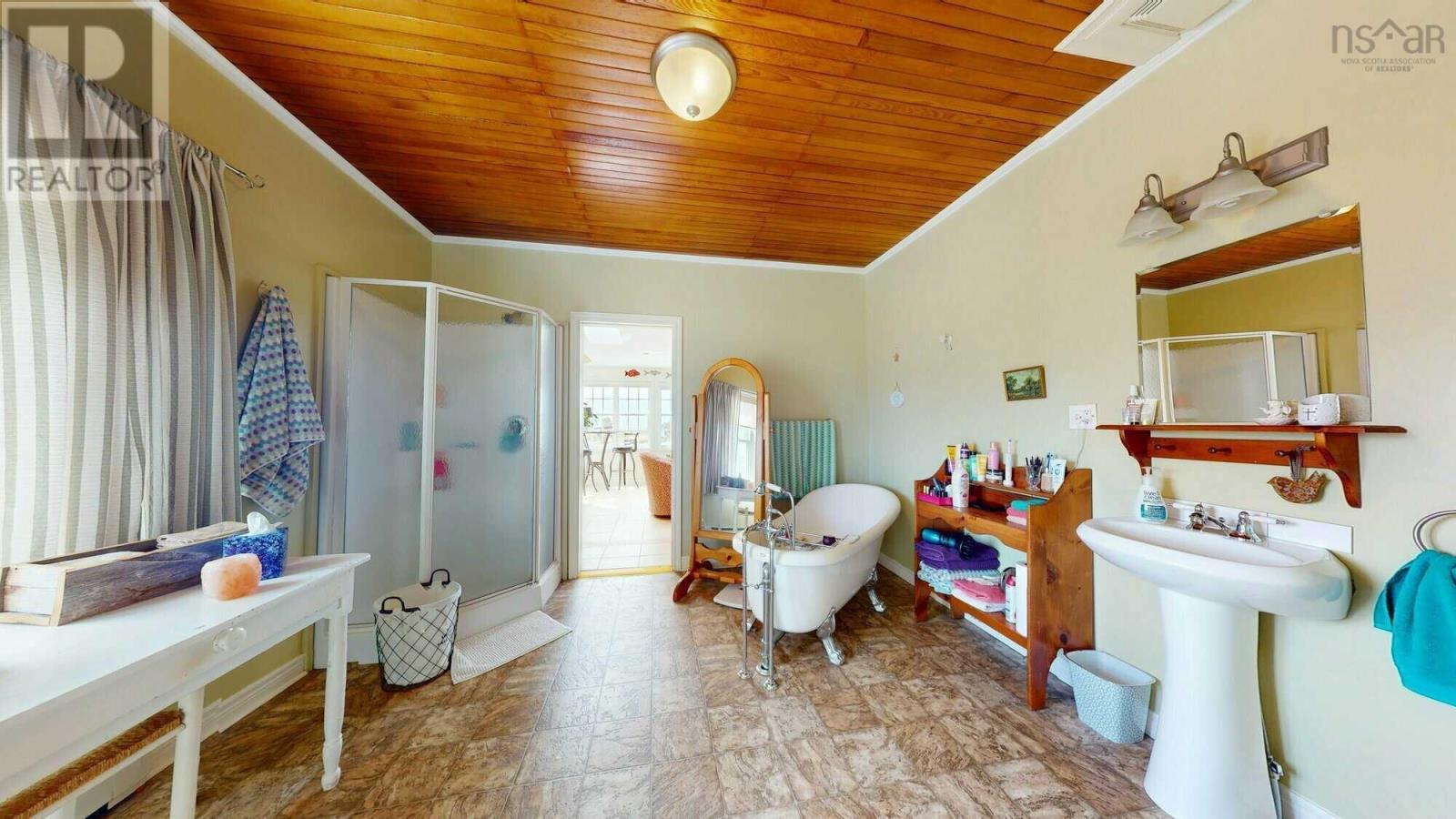 Property 19 of 21 of 18 Harbourview Drive