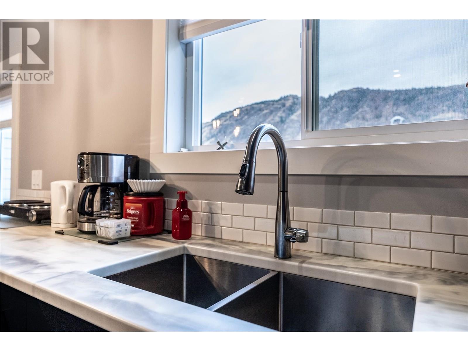 Photo 10 of 392 Teal Road, Kamloops BC