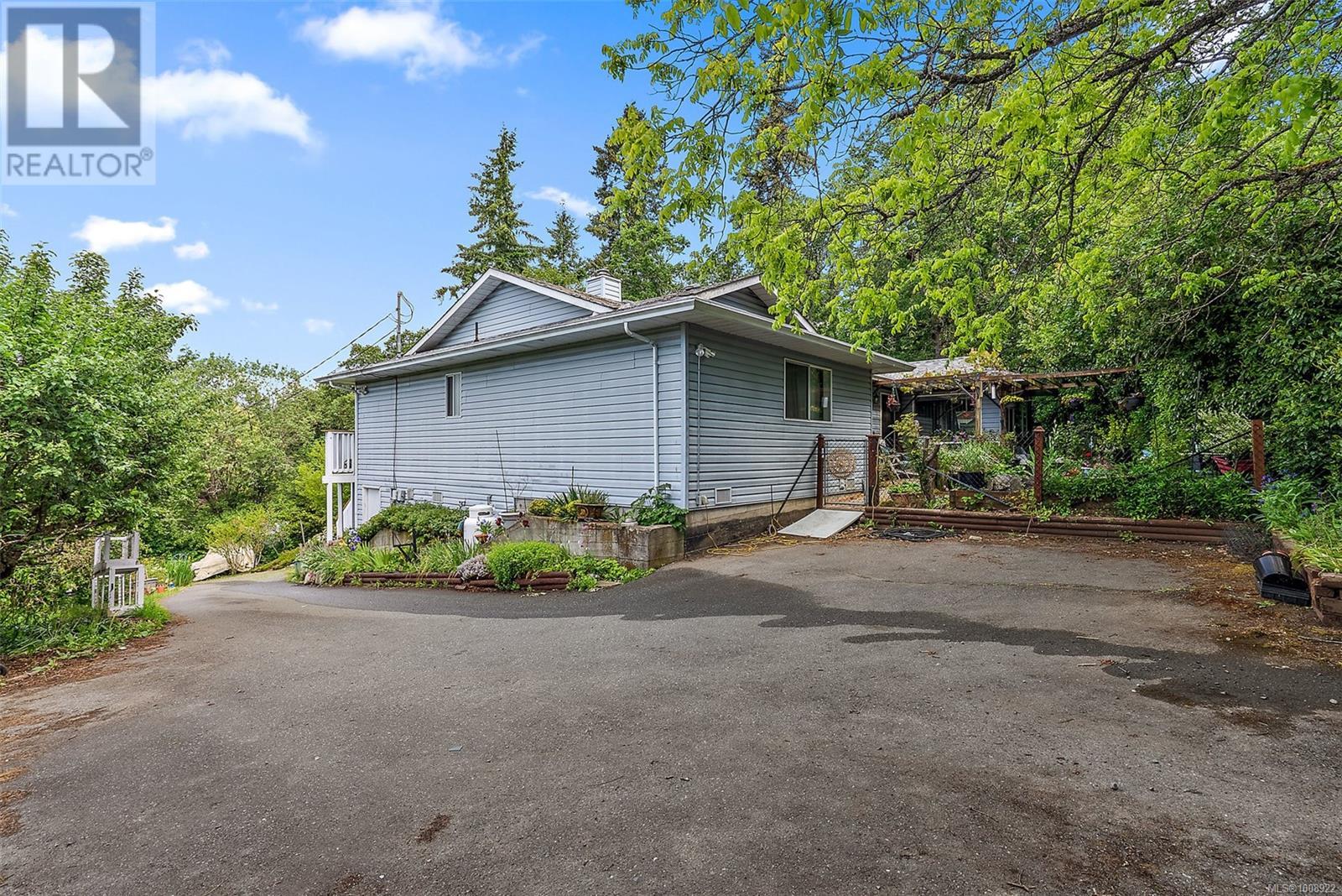 Single Family House for Sale in  West Saanich Rd Saanich 
