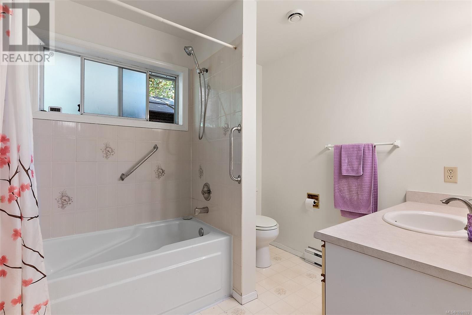 Single Family House for Sale in  West Saanich Rd Saanich 
