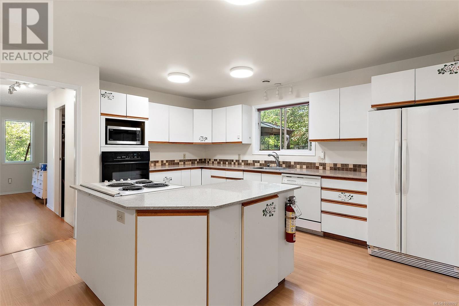 Single Family House for Sale in  West Saanich Rd Saanich 