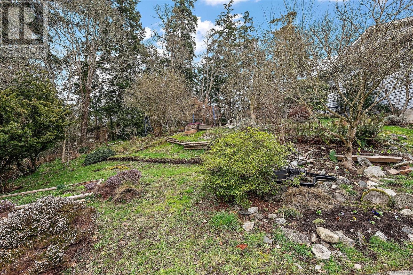Single Family House for Sale in  West Saanich Rd Saanich 