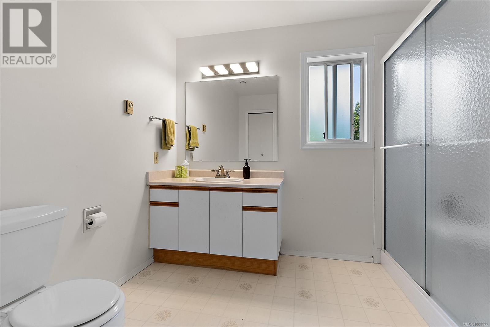 Single Family House for Sale in  West Saanich Rd Saanich 