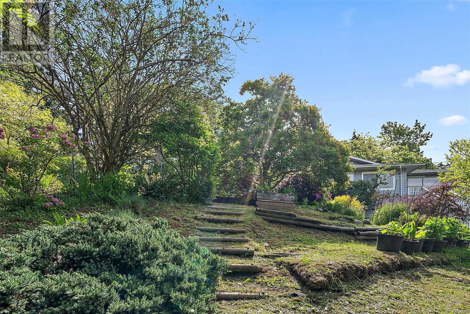Single Family House for Sale in  West Saanich Rd Saanich 