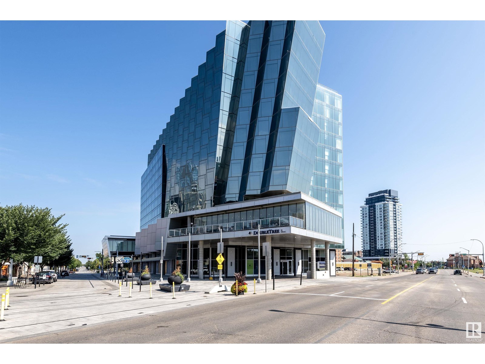 Photo 5 of 10134 96 St Nw, Edmonton AB