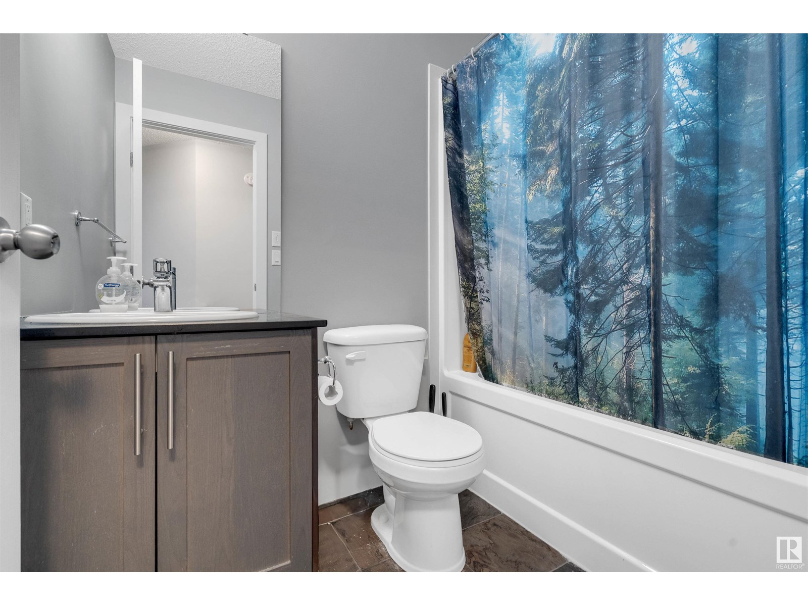 Photo 11 of 8616 221 St Nw, Edmonton AB