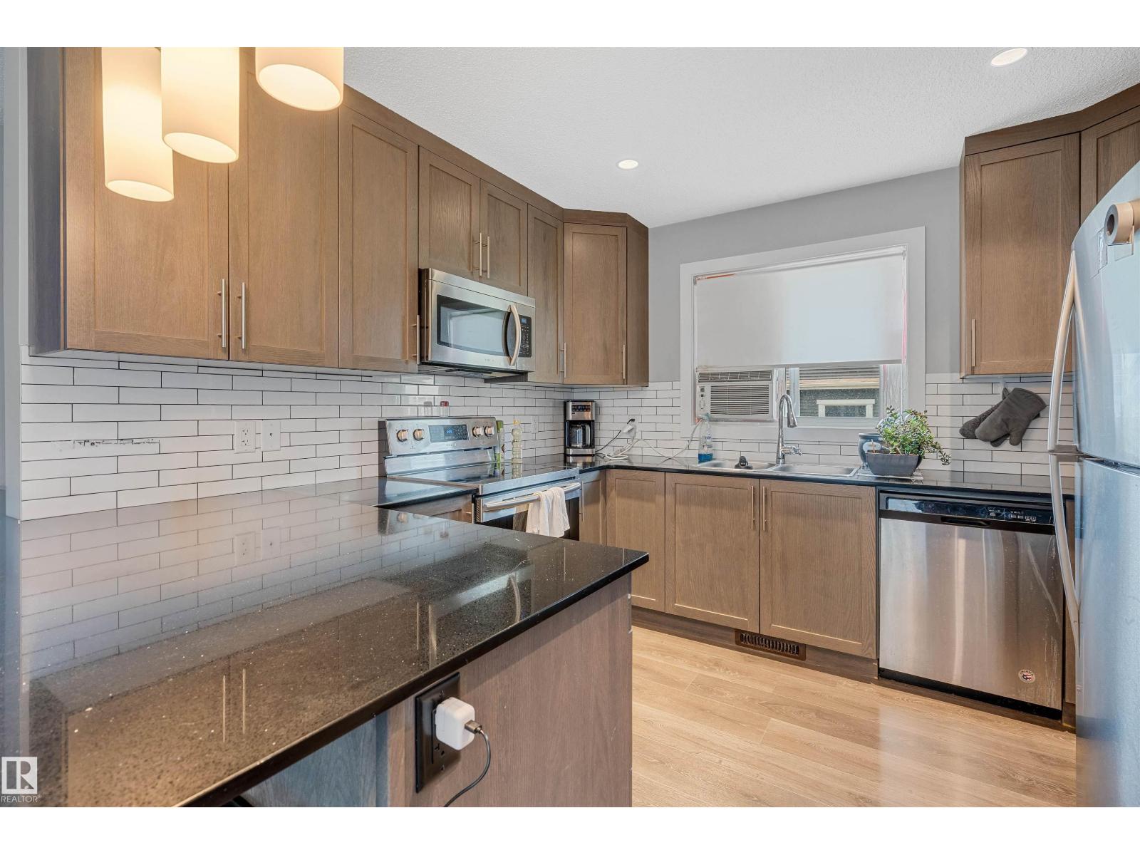 Photo 5 of 8616 221 St Nw, Edmonton AB