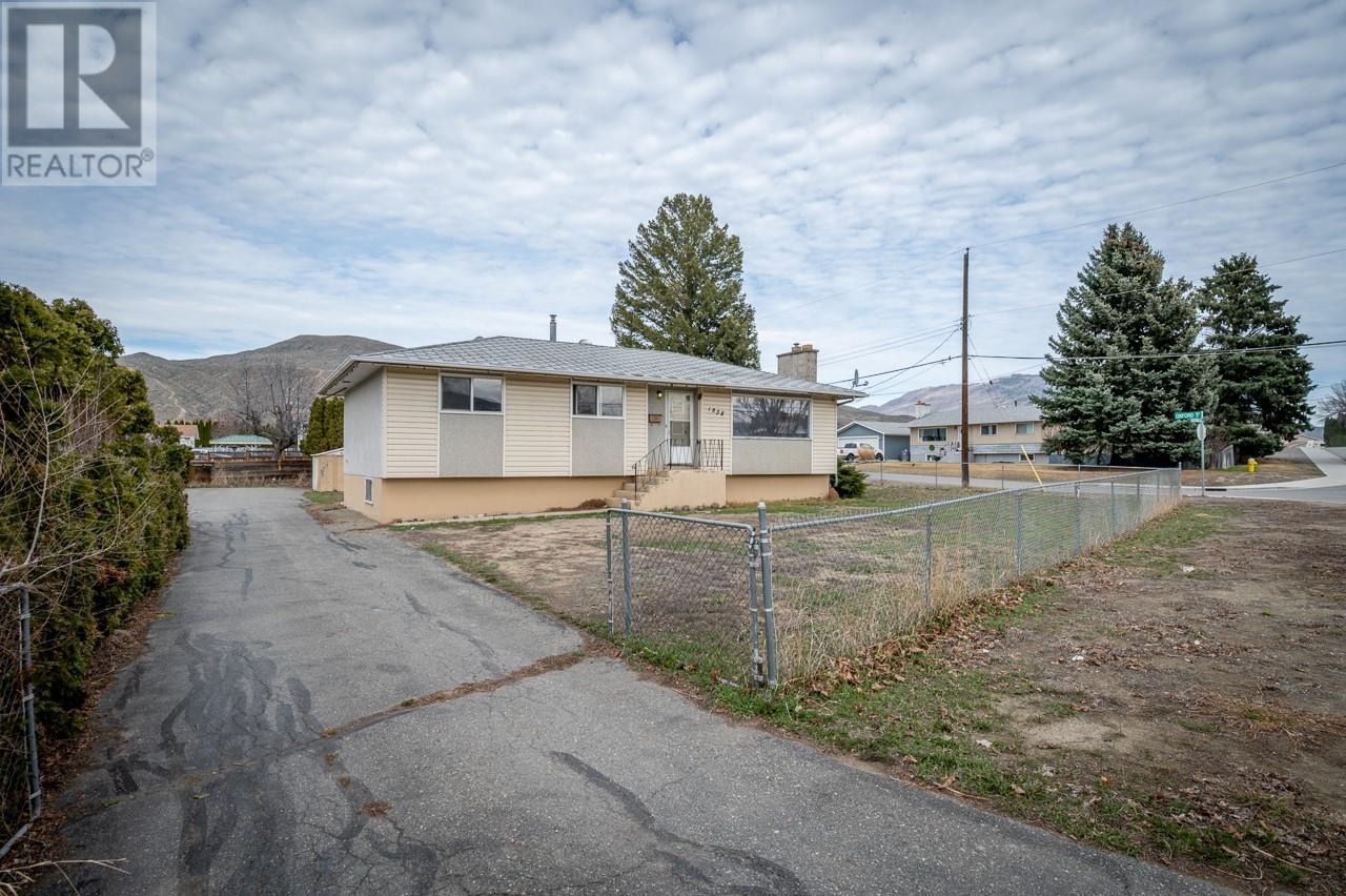 Photo 3 of 1838 Fleetwood Avenue, Kamloops BC