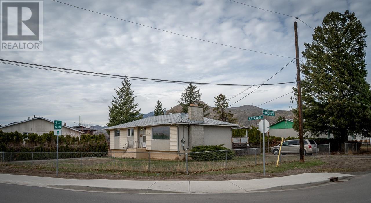 Photo 8 of 1838 Fleetwood Avenue, Kamloops BC