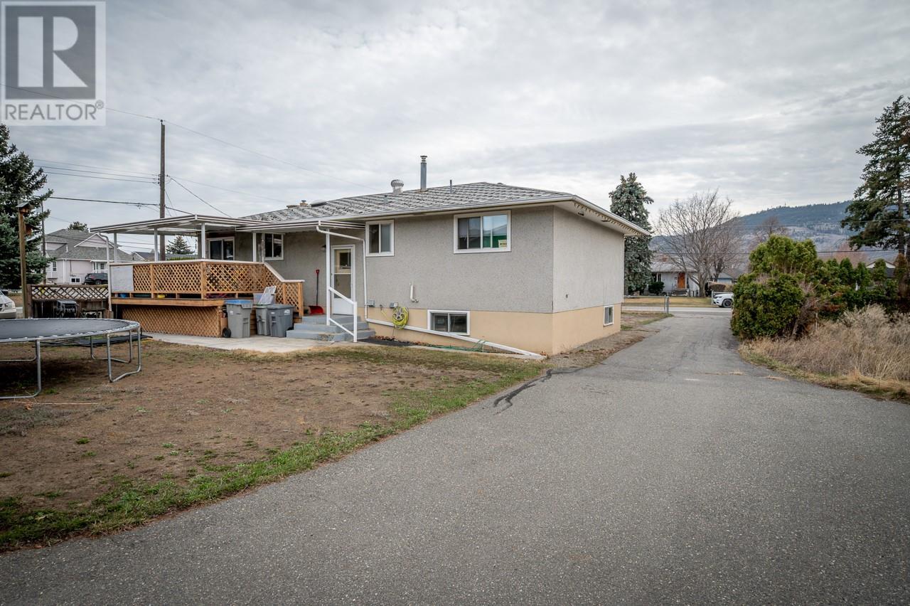 Photo 16 of 1838 Fleetwood Avenue, Kamloops BC