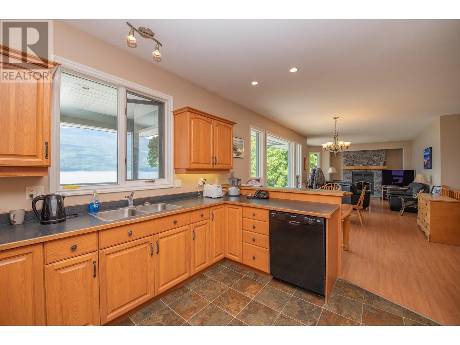 1710 6 Highway, Nakusp