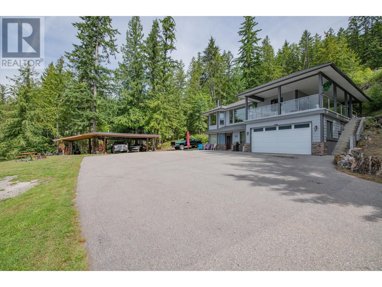 1710 6 Highway, Nakusp
