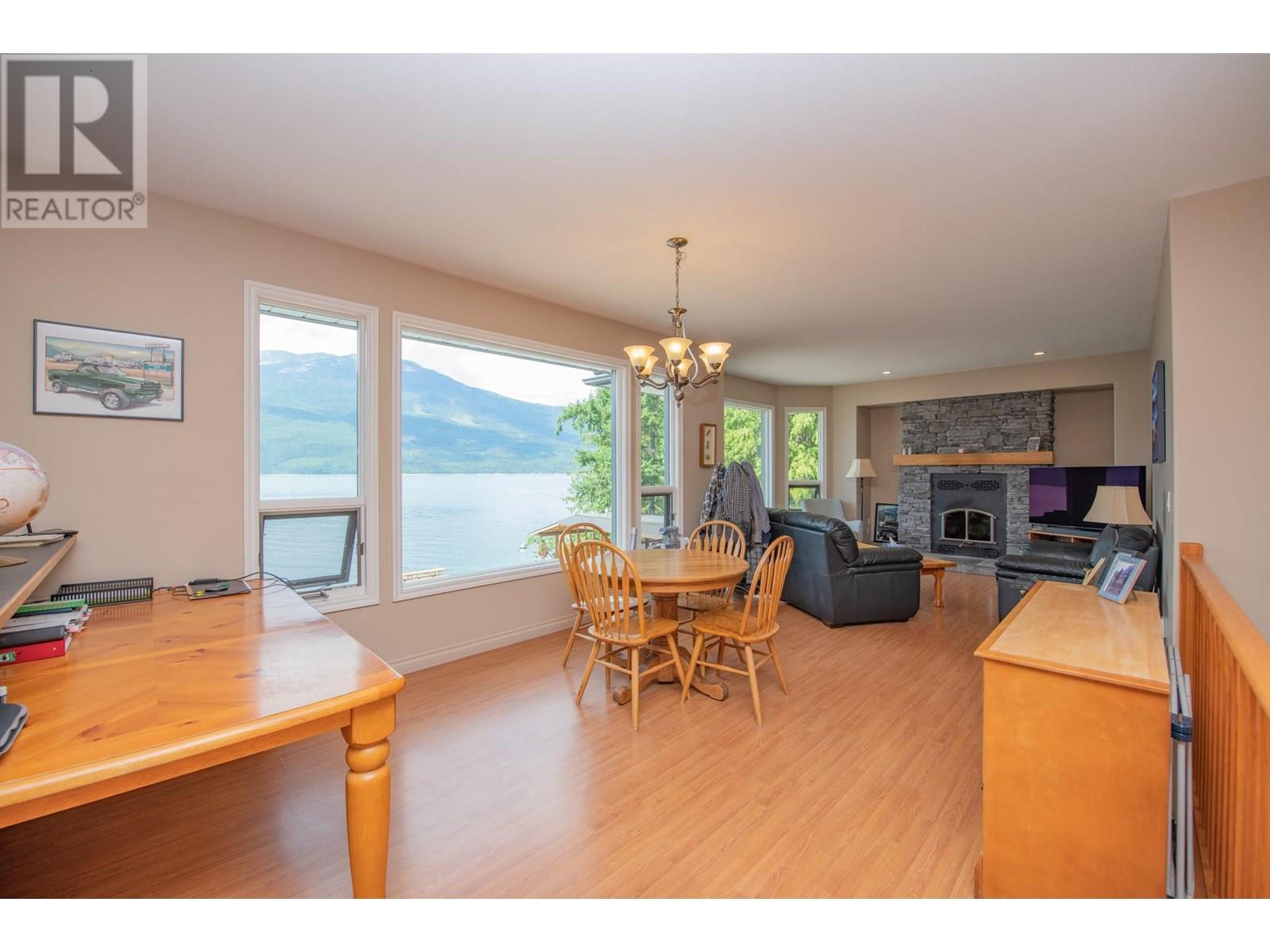 1710 6 Highway, Nakusp